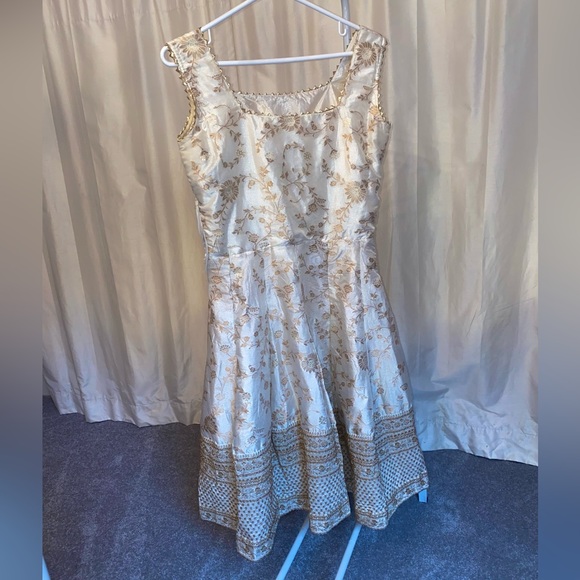 SOLD❣️Silk Anarkali Indian Pajami Suit White and Gold Dress - Picture 3 of 9